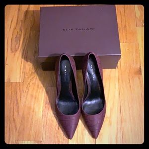 Classic Tahari Women’s Pump